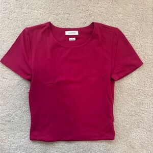 Aritzia Babaton hot pink cropped tee